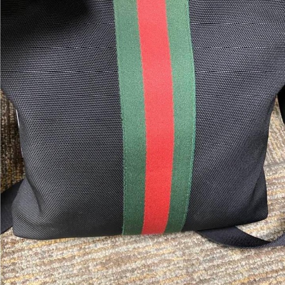 EUC Gucci crossbody - Picture 2 of 5